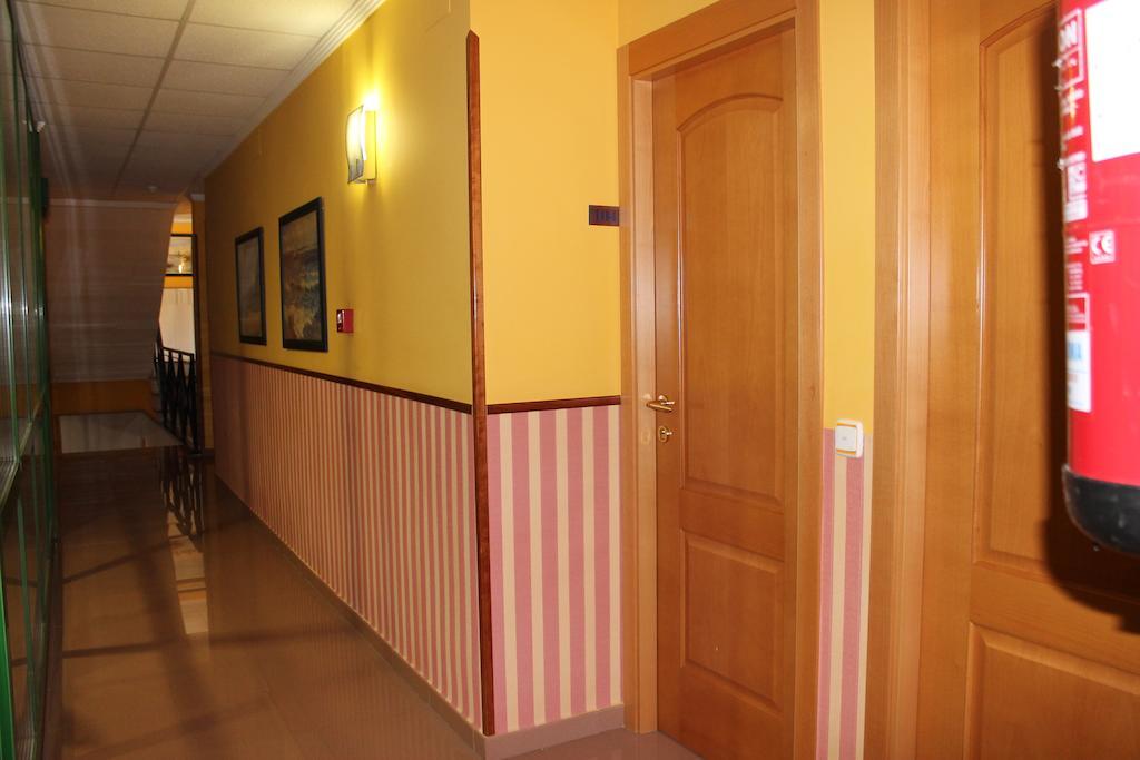 Hostal Prickly Villacanas ภายนอก รูปภาพ